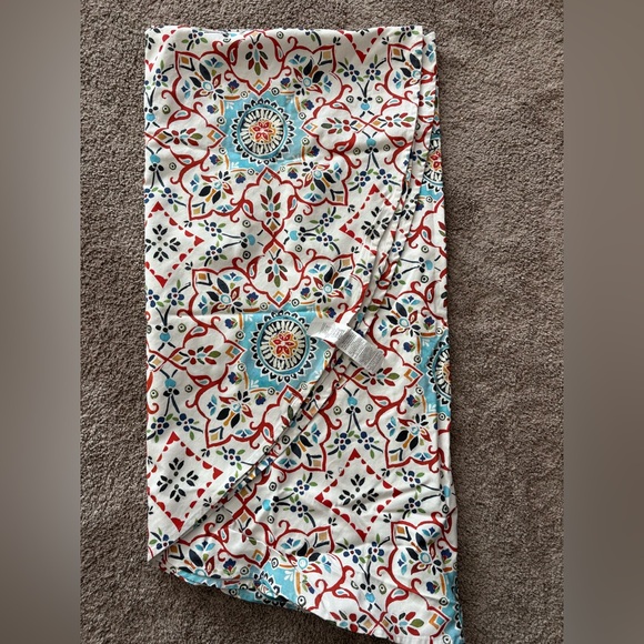 Williams Sonoma Multicolor mosaic Patterned cotton Fabric tablecloth 70”